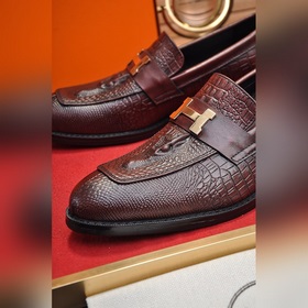 【HERMES】 (овечья кожа внутри) Итальянский роскошный бренд. Он не 