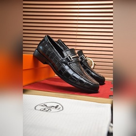 【HERMES】 (овечья кожа внутри) Итальянский роскошный бренд. Он не