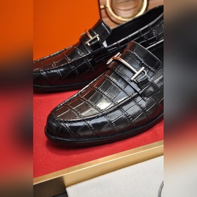 【HERMES】 (овечья кожа внутри) Итальянский роскошный бренд. Он не 