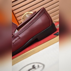 【HERMES】 (овечья кожа внутри) Итальянский роскошный бренд. Он не 