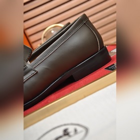【HERMES】 (овечья кожа внутри) Итальянский роскошный бренд. Он не 