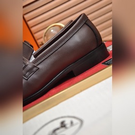 【HERMES】 (овечья кожа внутри) Итальянский роскошный бренд. Он не 