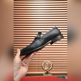 【HERMES】 (овечья кожа внутри) Итальянский роскошный бренд. Он не
