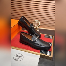 【HERMES】 (овечья кожа внутри) Итальянский роскошный бренд. Он не 