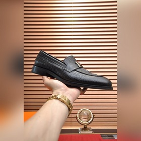 【HERMES】 (овечья кожа внутри) Итальянский роскошный бренд. Он не