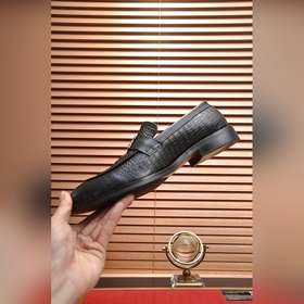 【HERMES】 (овечья кожа внутри) Итальянский роскошный бренд. Он не 