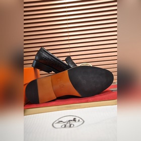【HERMES】 (овечья кожа внутри) Итальянский роскошный бренд. Он не 