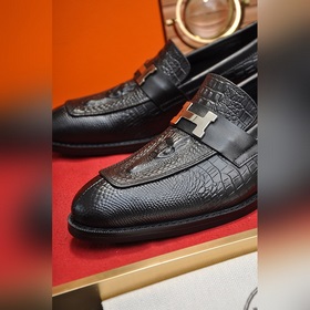 【HERMES】 (овечья кожа внутри) Итальянский роскошный бренд. Он не 