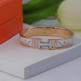 Браслет HERMES CLIC с эмалью H. Незаменимый аксессуар для поклонн