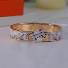 Браслет HERMES CLIC с эмалью H. Незаменимый аксессуар для поклонн