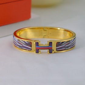 Браслет HERMES CLIC с эмалью H. Незаменимый аксессуар для поклонн