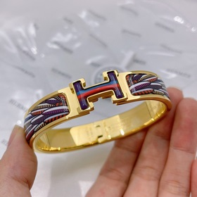 Браслет HERMES CLIC с эмалью H. Незаменимый аксессуар для поклонн