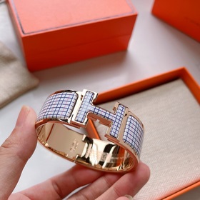 Hermès [требуется заказать в день заказа, отправка на следующий д