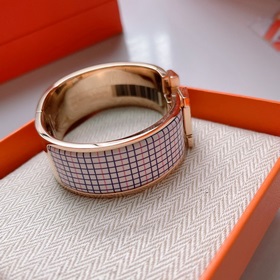 Hermès [требуется заказать в день заказа, отправка на следующий д
