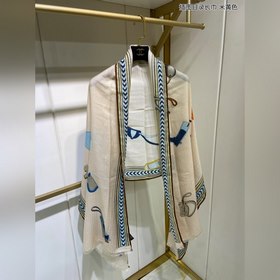 Лучшие товары года от H [Иллюстрированный каталог длинных шарфов]