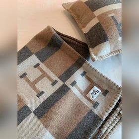 135 см, двухсторонняя ткань с узором, вес более 1000 г. Вы понима