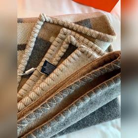 135 см, двухсторонняя ткань с узором, вес более 1000 г. Вы понима