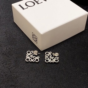 Новинка 2023 года, серьги LOEWE с бриллиантами. Влюбилась с перво