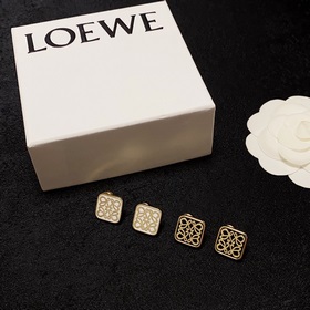Новинка 2023 года： квадратные черно-белые серьги LOEWE. Влюбилась