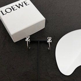 L0EWE Luoyiwei серьги-гвоздики кольцевая застежка с гравировкой L