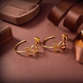 LOEWE Серьги-гвоздики Классический дизайн с логотипом LOEWE Anagr