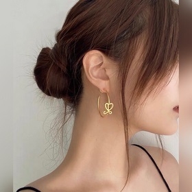 LOEWE Серьги-гвоздики Классический дизайн с логотипом LOEWE Anagr