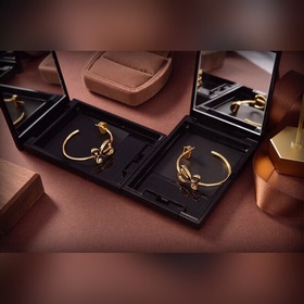 LOEWE Серьги-гвоздики Классический дизайн с логотипом LOEWE Anagr