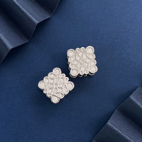Новая модель LOEWE Ройве Двойные серьги-барашки с бриллиантами, г