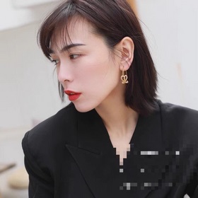 LOEWE Ройве ушные серьги – новая популярная модель, которая привл