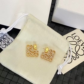 1880 Новинка 2023 года. Серьги LOEWE с бриллиантами. Влюбилась с