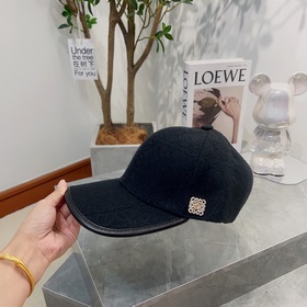 Loewe – новая кепка с козырьком, полностью вышитая солнцезащитная