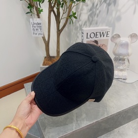 Loewe – новая кепка с козырьком, полностью вышитая солнцезащитная