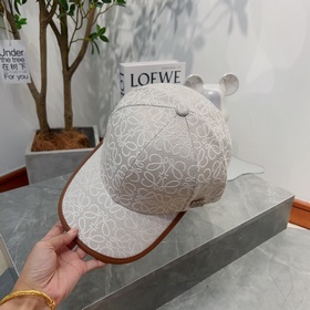 Loewe – новая кепка с козырьком, полностью вышитая солнцезащитная
