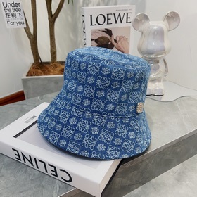 Loewe, классическая джинсовая кепка, отлично подчеркивает форму л