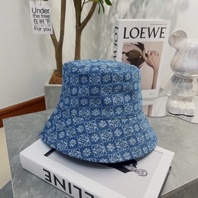 Loewe, классическая джинсовая кепка, отлично подчеркивает форму л