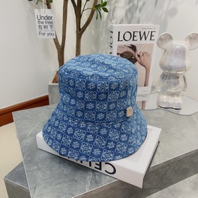 Loewe, классическая джинсовая кепка, отлично подчеркивает форму л