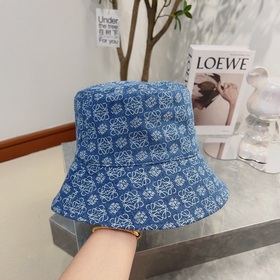 Loewe, классическая джинсовая кепка, отлично подчеркивает форму л