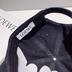 LOEWE Новая оригинальная бейсболка с оригинальным дизайном. Отлич
