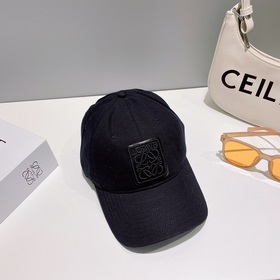 LOEWE Новая оригинальная бейсболка с оригинальным дизайном. Отлич