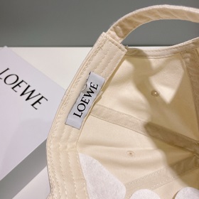LOEWE Новая оригинальная бейсболка с оригинальным дизайном. Отлич