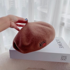 LOEWE 2023 осенне-зимняя коллекция новых моделей шерстяных берето