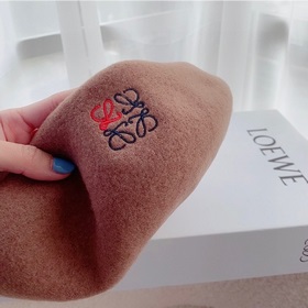 LOEWE 2023 осенне-зимняя коллекция новых моделей шерстяных берето