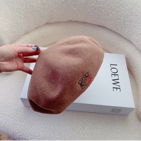 LOEWE 2023 осенне-зимняя коллекция новых моделей шерстяных берето