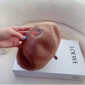 LOEWE 2023 осенне-зимняя коллекция новых моделей шерстяных берето