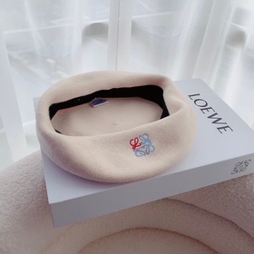 LOEWE 2023 осенне-зимняя коллекция новых моделей шерстяных берето