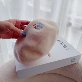 LOEWE 2023 осенне-зимняя коллекция новых моделей шерстяных берето