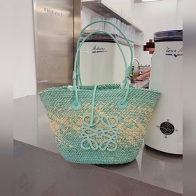 LOEWE официальный сайт, соломенная шляпа, сумка ручной работы из 