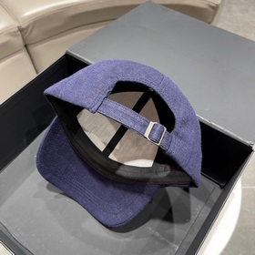 Новые бейсболки от Loewe уже в продаже в магазинах. Новая коллекц