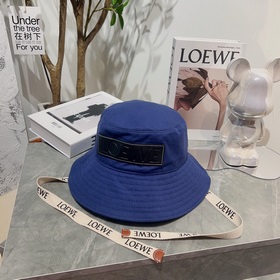 Lowewe, японский представитель, предлагает рыбацкую кепку, аналог