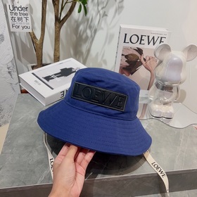 Lowewe, японский представитель, предлагает рыбацкую кепку, аналог